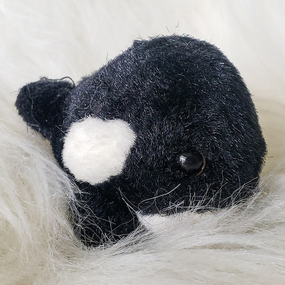 Vintage 1997 Swibco Puffkins Toby Orca Whale Mini Bean Bag Plush 90s